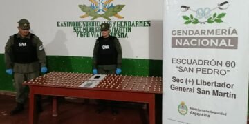 Dos hombre fueron descubiertos tras ingerir 216 cápsulas de cocaína