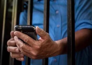 Celulares en cárceles: ENACOM autorizó bloquear líneas y chips