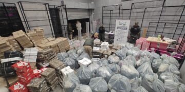 Decomisaron más de 352 millones de pesos, 12 vehículos de alta gama y mercadería de contrabando