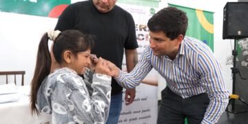 Alumnos recibieron anteojos del programa “Ver para Ser Libres”