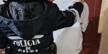 Robó un celular y fue detenido por la policía