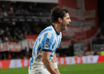 Racing eliminó a Estudiantes de la Plata en el último minuto
