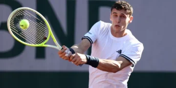 Batacazo en Roland Garros: El argentino Juan Manuel Cerúndolo eliminó al N°1 Jannik Sinner