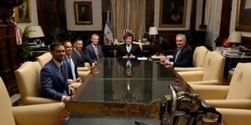 El gobierno nacional le dio rango de “Embajador” al traductor presidencial