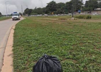 Mantenimiento y limpieza en el acceso norte a Orán