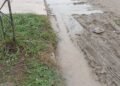 Vecinos denuncian una pérdida de agua