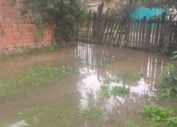 Una pérdida de agua provocó la inundación de una casa