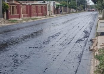Avanza la obra del asfaltado sobre la calle Rivadavia