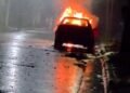 Se prendió fuego un auto en la vía pública
