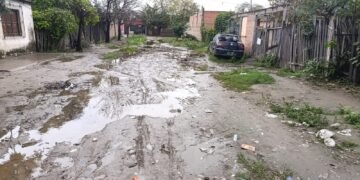 Vecinos denuncian el mal estado de un pasaje