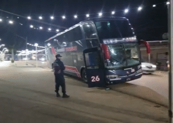 Asalto comando a un tour de compras, una mujer recibió una herida de arma de fuego
