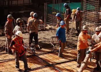 Se registró otra fuerte caída de la construcción y la industria en abril
