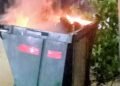 Le prendieron fuego a un contenedor de basura