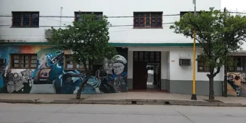 Acto y desfile por los 75 años de la Escuela de Comercio “Profesor Julio Cortes”
