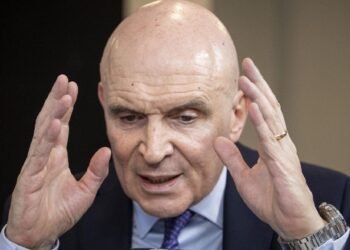 Piden indagatoria a Espert por presunto lavado de USD 200.000