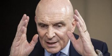 Piden indagatoria a Espert por presunto lavado de USD 200.000