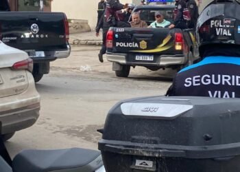 Los detuvieron en un auto con pedido de secuestro y tenían también orden de captura