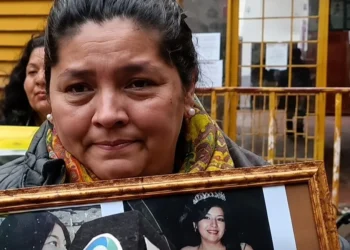 La Fiscalía de Orán recibió a la mujer que camina desde Mosconi reclamando justicia por su hija y nieta