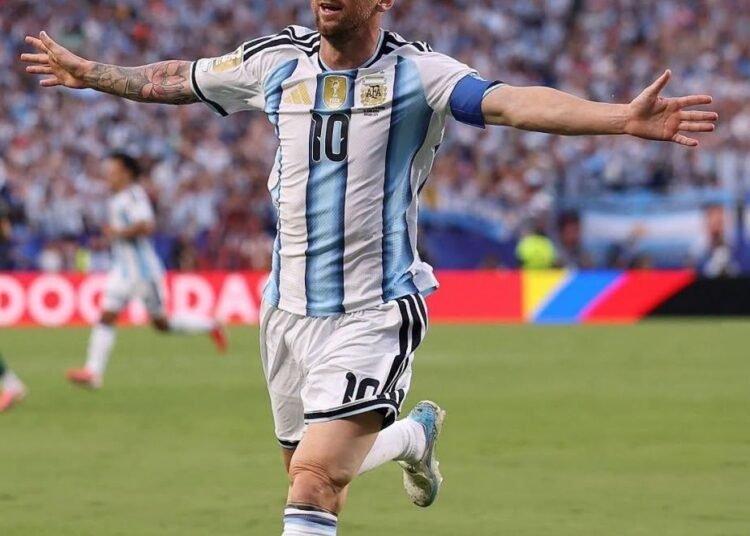 Festival de Messi y triunfo de Argentina en el debut del Mundial