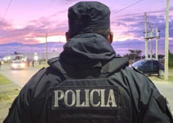 Policías asistieron a dos bebés en riesgo 