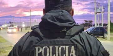 Policías asistieron a dos bebés en riesgo