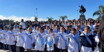 Más de 900 alumnos prometieron lealtad a la bandera en Orán