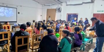 El Cine Móvil sigue recorriendo los barrios de Orán