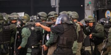 Gendarmería reprimió la marcha de jubilados en la previa al partido