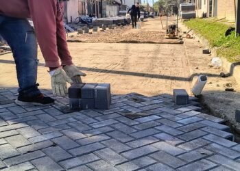 Adoquinan el Pasaje Los Tarcos del Barrio 20 de Febrero