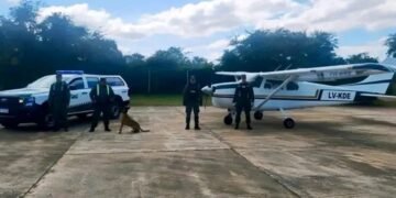 Secuestran una avioneta y detienen a dos ciudadanos bolivianos en un operativo antidrogas en Salta