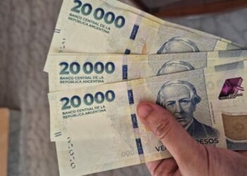 El Gobierno importará billetes de $20.000 de China e imprimirá para Nigeria