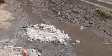 Vecinos denuncian una importante pérdida de agua