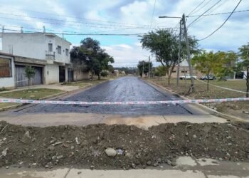 Asfaltan las calles en el sector de la Escuela “República de Turquía”