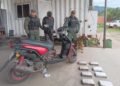 Adaptó 10 kilos de cocaína dentro de la estructura de una moto y quedó detenido
