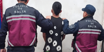 Fue detenido por sustraer prendas de un local en Orán