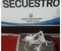 Demoraron a dos hombres con dosis de droga en Embarcación
