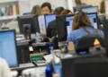 Bonos, aguinaldo y horas extras quedan afuera del cálculo de determinados aportes laborales