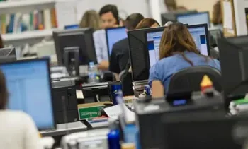 Bonos, aguinaldo y horas extras quedan afuera del cálculo de determinados aportes laborales