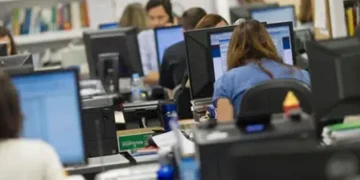 Bonos, aguinaldo y horas extras quedan afuera del cálculo de determinados aportes laborales