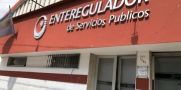 El cambio de titularidad de Edesa lo podes hacer en el Ente Regulador