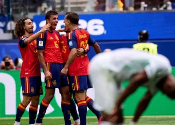 España goleó a Austria y clasificó a los octavos de final