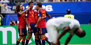 España goleó a Austria y clasificó a los octavos de final