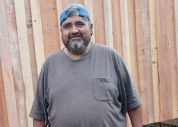 Cáritas entregó una casa prefabricada a la familia que perdió la suya en un incendio