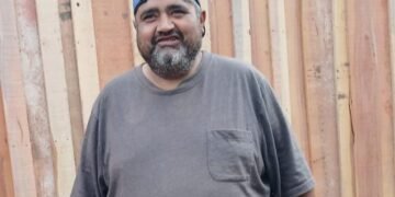 Cáritas entregó una casa prefabricada a la familia que perdió la suya en un incendio