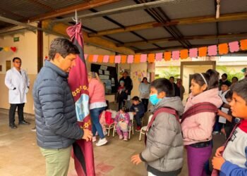 Entregaron banderas de ceremonias en la Escuela Especial “Delia Taranto de Cosso”
