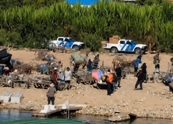 Bagayeros atacaron a pedradas a la Prefectura y pedirán cerrar temporalmente un paso fronterizo en Salta