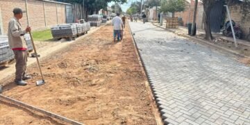 Avanza la colocación de adoquines sobre calle Pringles