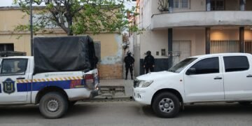 Allanamiento de la policía sobre calle Arenales