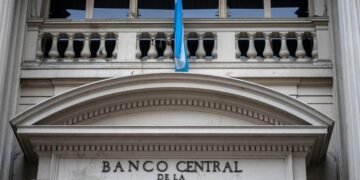 No aparecen $4 billones del Tesoro y Bausili respondió: “En algún lado están”