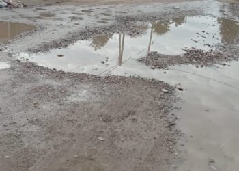Vecinos denuncian gran pérdida de líquidos cloacales